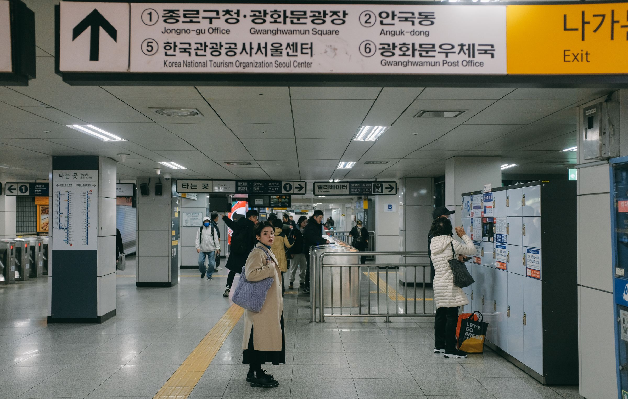 Commuters at a Seoul subway station near Bukchon Hanok Village