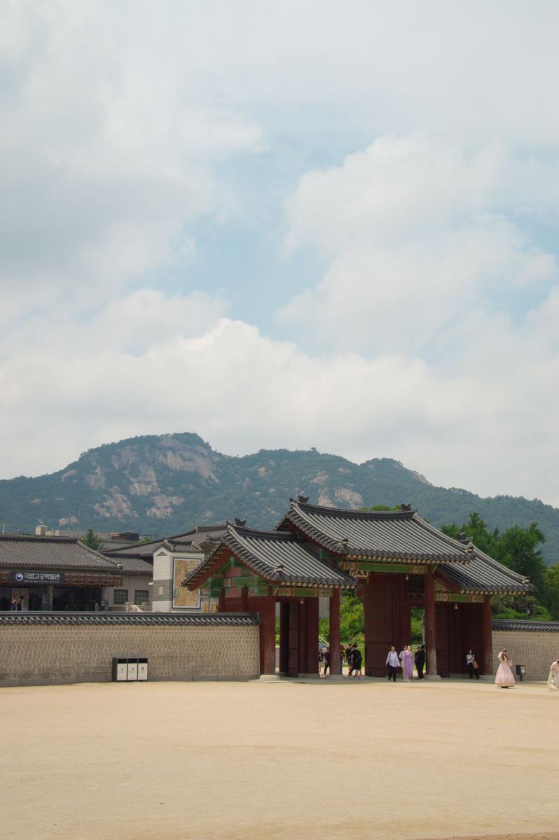 Gyeongbokgung Palace gate with mountain backdrop