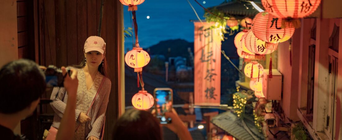 Jiufen Old Street Travel Guide (2026): How to Get There & What to See
