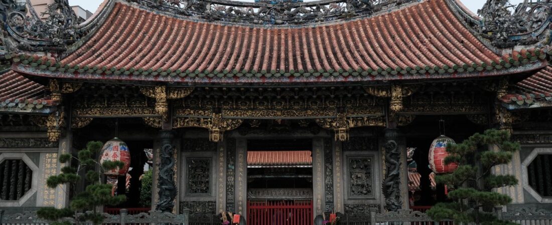 Longshan Temple (2026): Taipei’s Historic House of Worship — History, Etiquette & What to See