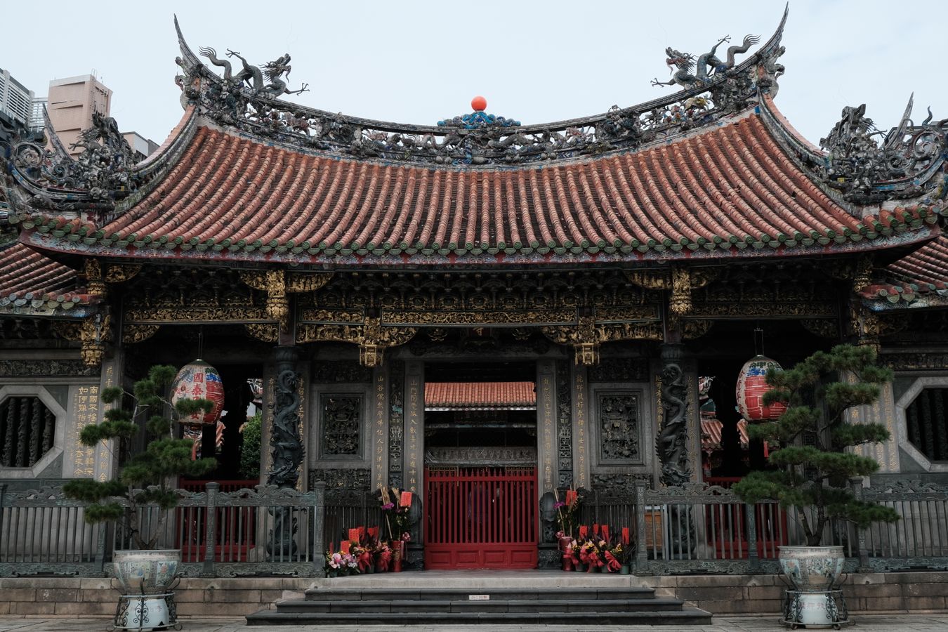 Longshan Temple (2026): Taipei’s Historic House of Worship — History, Etiquette & What to See