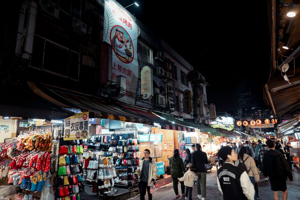 Shilin Night Market (2026): Taipei’s Biggest Night Market — What to Eat & How to Visit