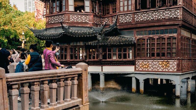 Yu Garden (Yuyuan), Shanghai: Ming Dynasty Rockeries, the Bazaar & 2026 Tickets