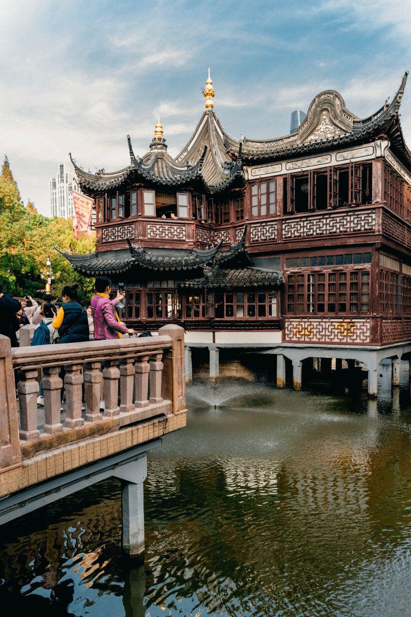 Yu Garden (Yuyuan), Shanghai: Ming Dynasty Rockeries, the Bazaar & 2026 Tickets